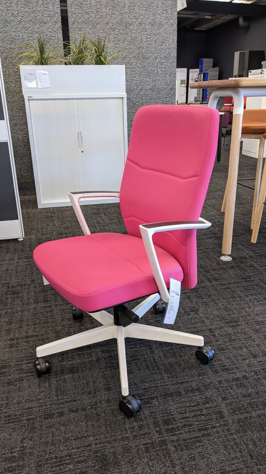 Essex Cantilever Visitor Chair