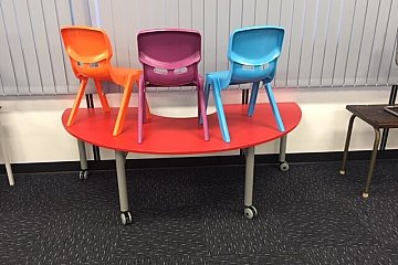 Berri Primary School, Custom Kidney table with coloured Ergostack student chairs