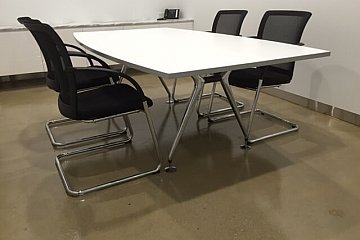 Rinaldi & Co., boatshape boardroom table with radius corners and Eccosit Wing polished frame