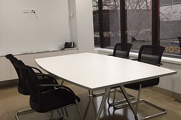 Rinaldi & Co., boatshape boardroom table with radius corners and Eccosit Wing polished frame