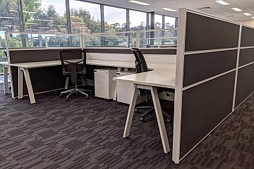 Boss60 Partitions, 4 person X layout with Proton workstations and AllSteel mobile pedestals